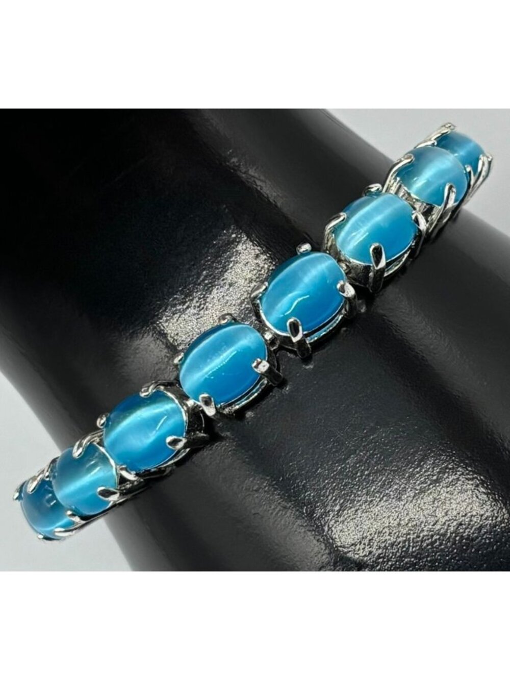 Vintage Avon Cats Eye Blue Glow Tennis Bracelet With Extender Silver-Tone Signed